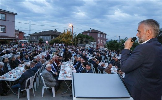 ÇEKMEKÖY´DE BİNLERCE KİŞİ AYNI SOFRADA BİRLEŞTİ