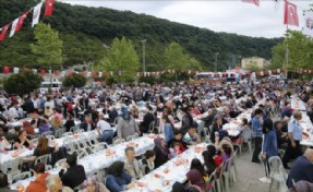 AĞVA´DA İFTAR SOFRASI SOKAKLARA TAŞTI