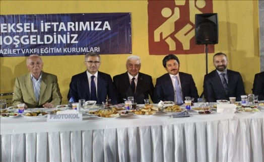 İLİM VE FAZİLET MEZUNLARI İFTARDA BULUŞTU