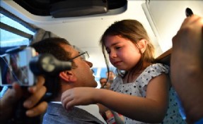 İMAMOĞLU´NA SARILAN MİNİK ASMİN: ??SEN KAZANACAKSIN´´