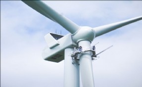 RÜZGAR ENERJİSİ SANTRALLERİNDE ZEMİNDEKİ ÇALIŞMA  ORTAMI YÜKSEĞE TAŞINIYOR