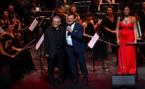 LİVANELİ´NİN KONSERİNDE İMAMOĞLU ÇOŞKUSU