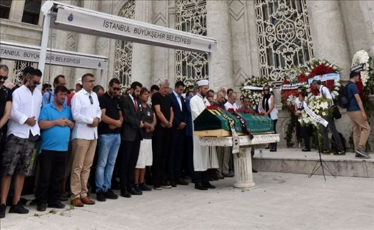 ŞAİR KÜÇÜK İSKENDER BEŞİKTAŞ´TAN SONSUZLUĞA UĞURLANDI