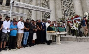 ŞAİR KÜÇÜK İSKENDER BEŞİKTAŞ´TAN SONSUZLUĞA UĞURLANDI