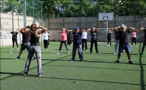ATAŞEHİRLİLER PARKLARDA SABAH SPORU YAPIYOR