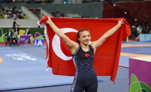ESENYURT’UN ‘ALTIN KIZI’ EMİNE ÇAKMAK