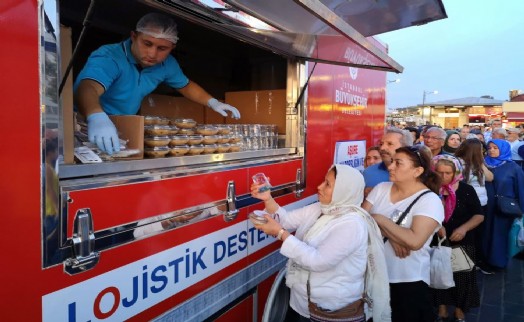 İBB, AŞURE GÜNÜ’NDE 70 BİN KİŞİYE AŞURE DAĞITTI