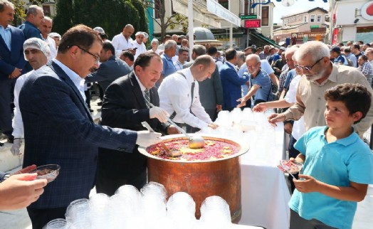 CUMHURBAŞKANLIĞI’NDAN EYÜPSULTAN'DA AŞURE İKRAMI