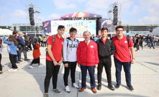 BAŞKAN AYDINER BAYRAMPAŞALI GENÇLERLE TEKNOFEST İSTANBUL’DA