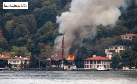 VANİKÖY CAMİSİ ELEKTRİK TESİSATI YÜZÜNDEN YANMIŞ