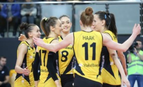 VAKIFBANK ÜST ÜSTE 11'İNCİ KEZ ÇEYREK FİNALDE