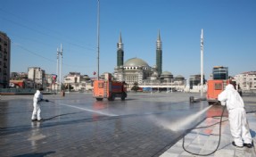 İSTANBUL’DA MEYDAN VE SOKAKLAR MESAİ BAŞLANGICINA HAZIR HALE GETİRİLDİ