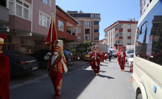 EYÜPSULTAN BELEDİYESİ MEHTER TAKIMI VATANDAŞLARA MORAL VERDİ