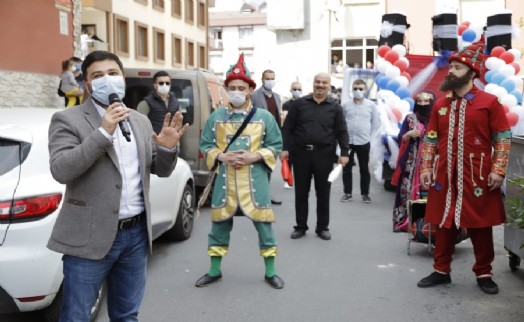 KAĞITHANE'DE GEZEN TİYATRO SOKAĞA İNDİ!