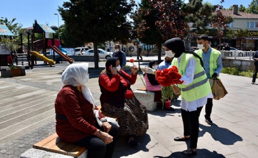 TUZLA BELEDİYESİ'NDEN 65 YAŞ VE ÜSTÜ VATANDAŞLARA BAYRAM SÜRPRİZİ