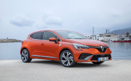 RENAULT YILIN İLK YARISINDA BİNEK OTOMOBİL LİDERİ  