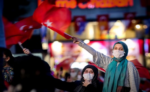 ÜMRANİYE’DE 15 TEMMUZ DEMOKRASİ NÖBETİ