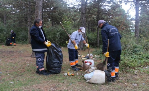 Kartal Aydos Ormanı’ndan yüzlerce kilo çöp toplandı