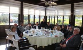 AK Parti Zeytinburnu gazetecileri unutmadı