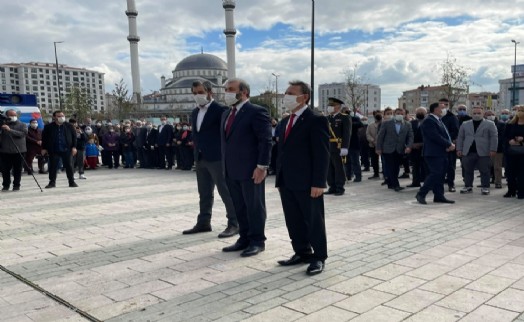 MHP Bağcılar Teşkilatı, Atatürk Anıtı’na çelenk sundu