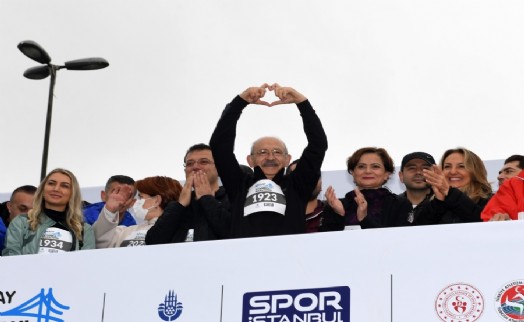 Başkan Akpolat 43. İstanbul Maratonu’nda koştu