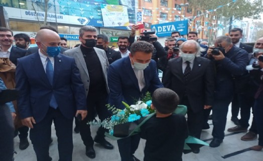 Babacan'dan DEVA Partisi Kartal'a ziyaret