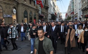 Muharrem İnce İstiklal Caddesi’nde vatandaşlarla buluştu