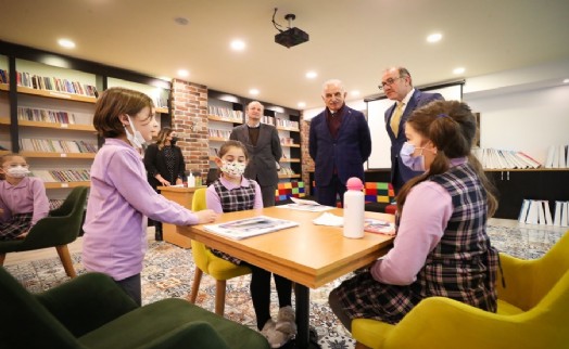 Başkan Yıldırım’dan minik okurlara hediye
