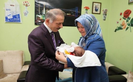 Başkan Aydıner’den bebeklere ilk hediye