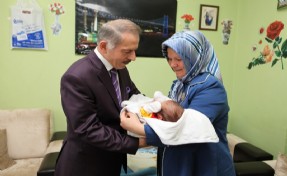 Başkan Aydıner’den bebeklere ilk hediye