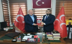 Başkan Ustaosmanoğlu’ndan MHP Eyüpsultan’a ziyaret
