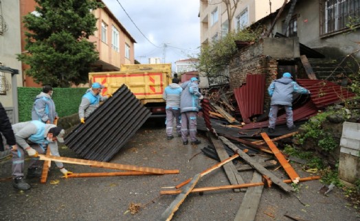 Ataşehir’de fırtına sonra yoğun çalışma