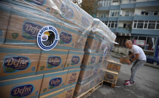 Kartal Belediyesi’nden 60 spor kulübüne 300 bin bardak su
