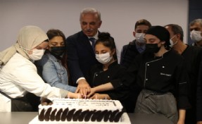 Ümraniye Belediyesi’nin gençlik projesi “İşim Var. Okula Gidiyorum.” 1 yaşında