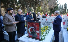 Bayrampaşalı Şehit Esma Çevik kabri başında dualarla anıldı