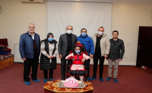 Başkan Baltacı’dan Serebral Palsi hastası Azra’ya doğum günü sürprizi