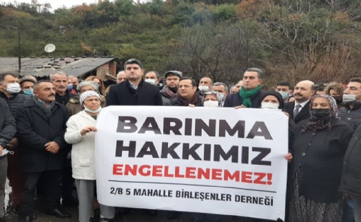 CHP Ümraniye’den evlerine yıkım kararı çıkan ailelere destek