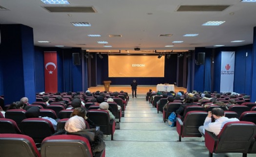 Ümraniyeli öğrencilerden motivasyon seminerine yoğun ilgi