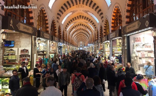 İSTANBULLU’NUN YÜZDE 57,1’İ GEÇİNECEK KADAR PARA KAZANAMIYOR