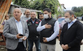 Başkan Öztekin afetzedeleri ziyaret etti