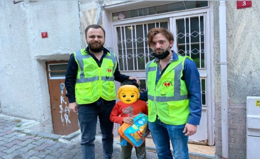 İyi Kalpler Derneği'nden öğrencilere kırtasiye yardımı