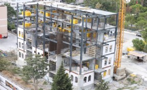 Zeytinburnu’nda Millet Bahçesi’ne komşu yeni emniyet binası inşası sürüyor