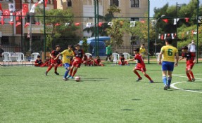 Kartal’da genç futbolcular Metin Oktay anısına sahaya çıktı