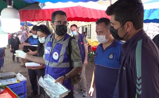 Tuzla zabıtası balıkların boylarını tek tek ölçtü