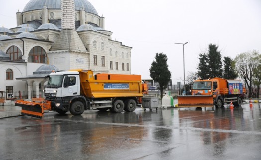 Küçükçekmece Belediyesi ekipleri teyakkuzda