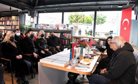 Ataol Behramoğlu Beşiktaş’ta kitapseverlerle buluştu