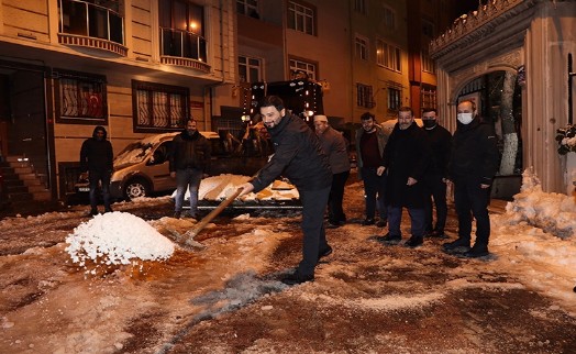 Kağıthane’de yollar kardan temizlendi