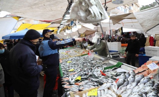 Kartal’da ekipler küçük balık denetimine çıktı