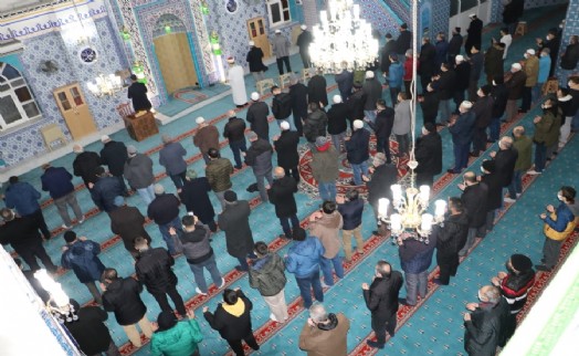 Ümraniye'de eller semaya kalktı