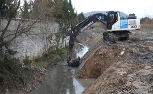 İSKİ İstanbul’un derelerini temizliyor